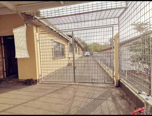 4 BEDROOM HOUSE FOR SALE IN RESERVOIR HILLS